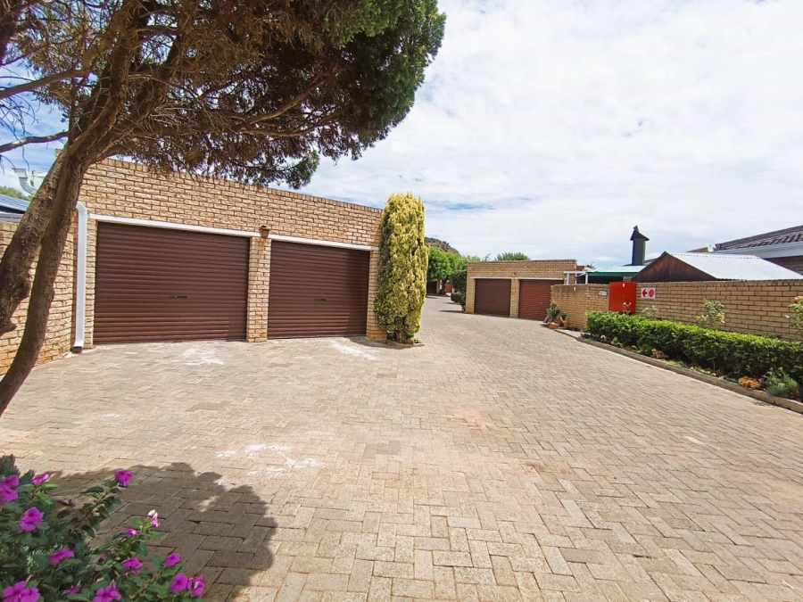3 Bedroom Property for Sale in Langenhovenpark Free State